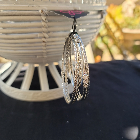 Bracelets - Picture 3 of 3